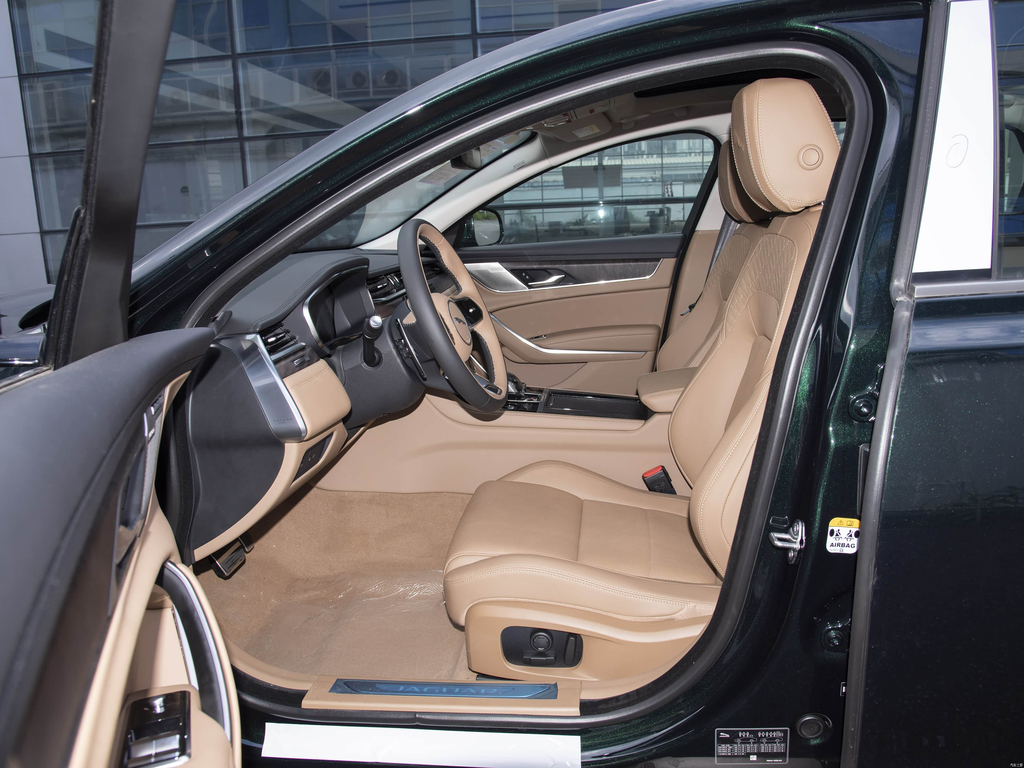 Jaguar XFL 2025 2.0T P250 2WD Luxury