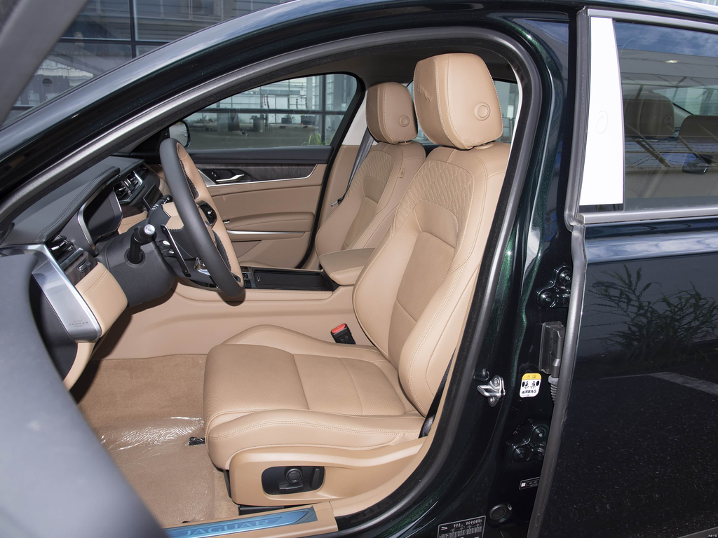 Jaguar XFL 2025 2.0T P250 2WD Luxury