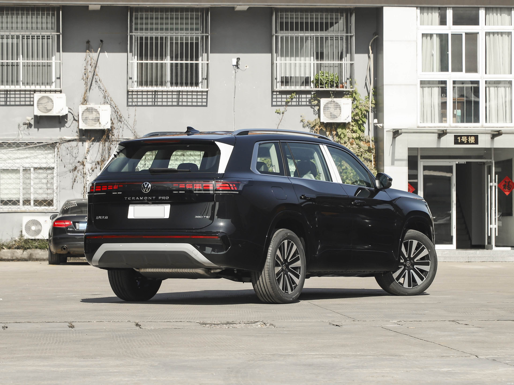 Volkswagen Touron Pro 2026 380TSI 2WD Cross