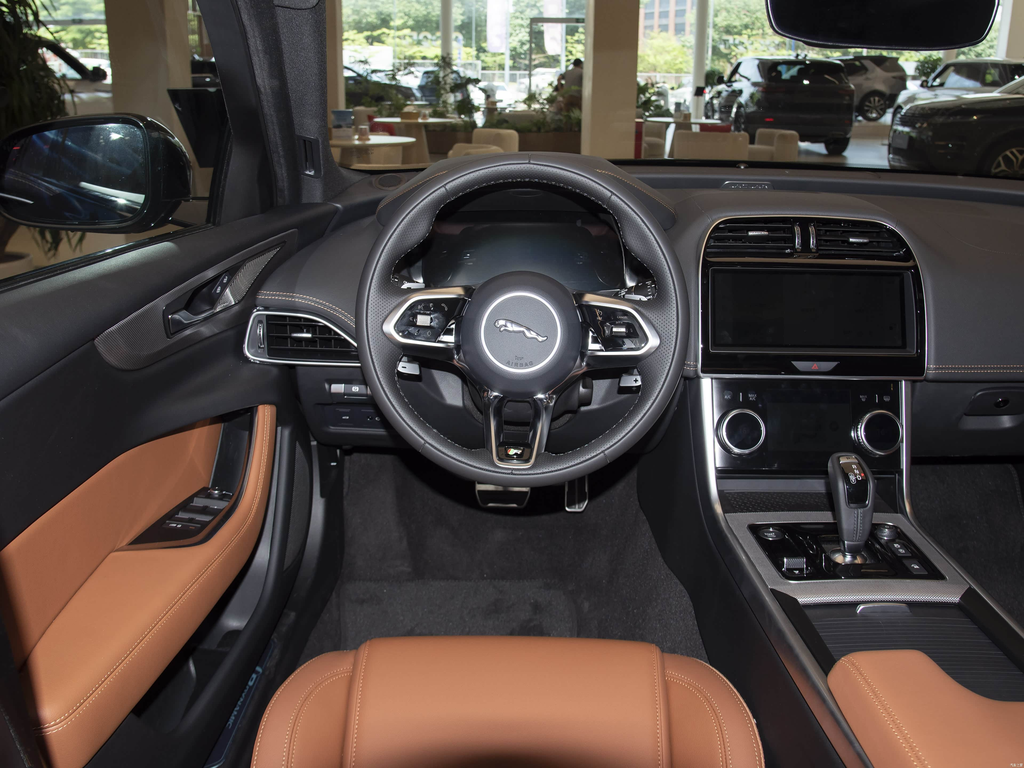 Jaguar XEL 2025 2.0T 250PS R-Dynamic 90th