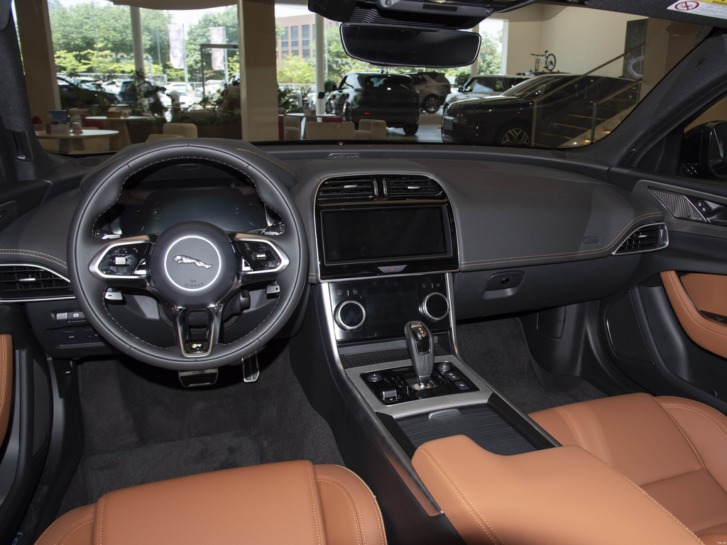 Jaguar XEL 2025 2.0T 250PS R-Dynamic 90th