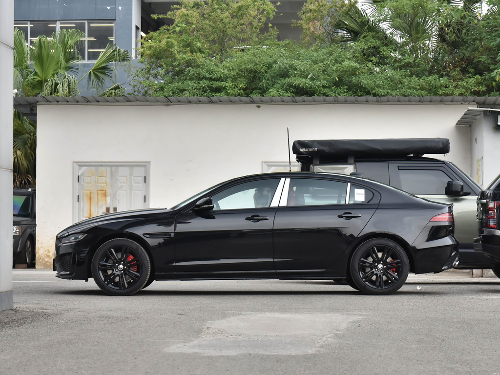 Jaguar XEL 2025 2.0T 250PS R-Dynamic 90th