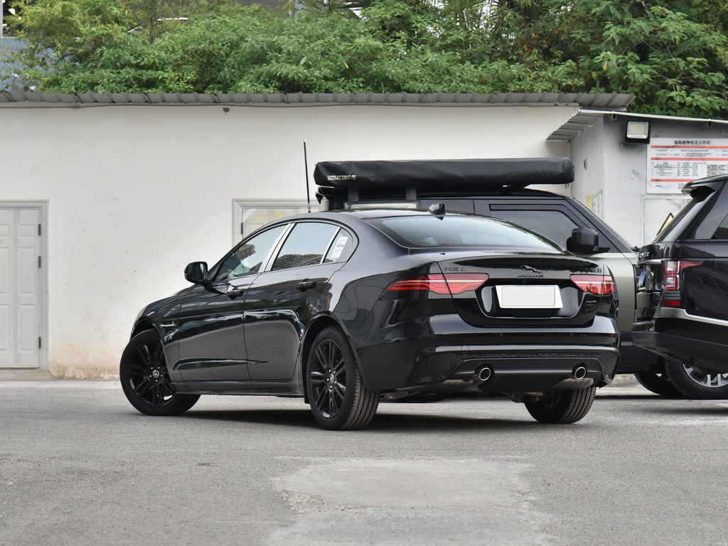 Jaguar XEL 2025 2.0T 250PS R-Dynamic 90th