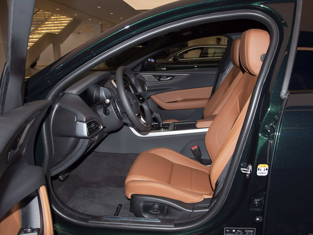 Jaguar XEL 2025 2.0T 250PS R-Dynamic 90th