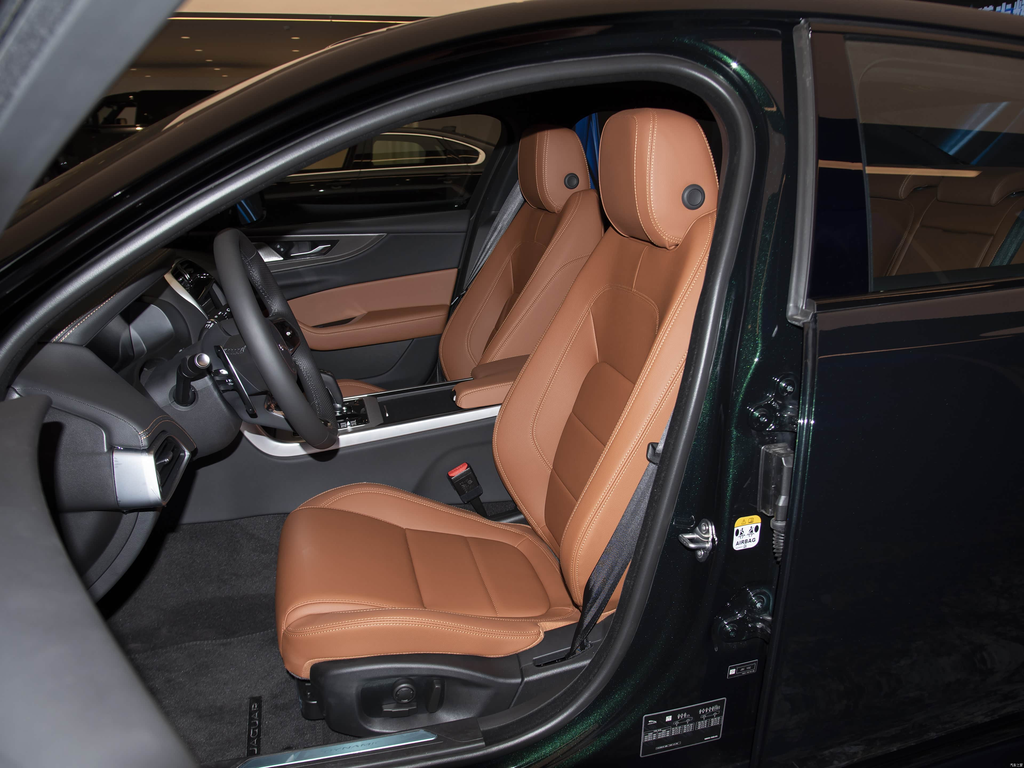Jaguar XEL 2025 2.0T 250PS R-Dynamic 90th
