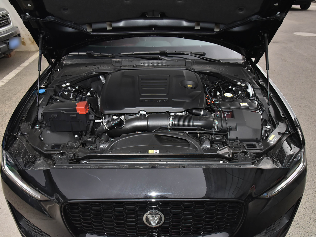 Jaguar XEL 2025 2.0T 250PS R-Dynamic 90th