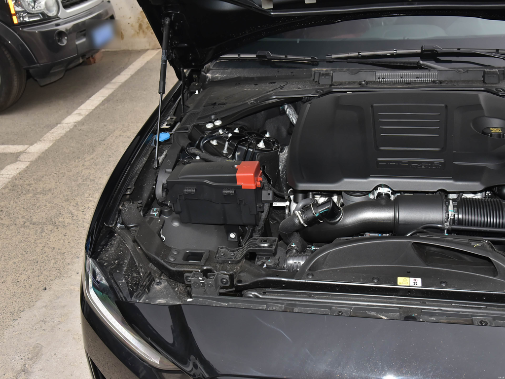 Jaguar XEL 2025 2.0T 250PS R-Dynamic 90th