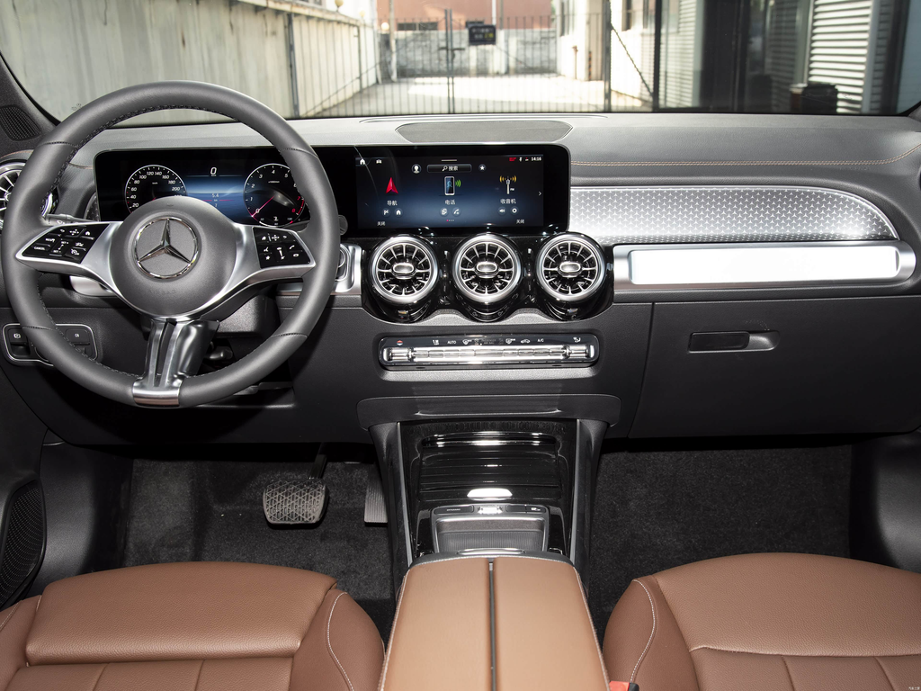 Mercedes-Benz GLB 200 2026 Dynamic