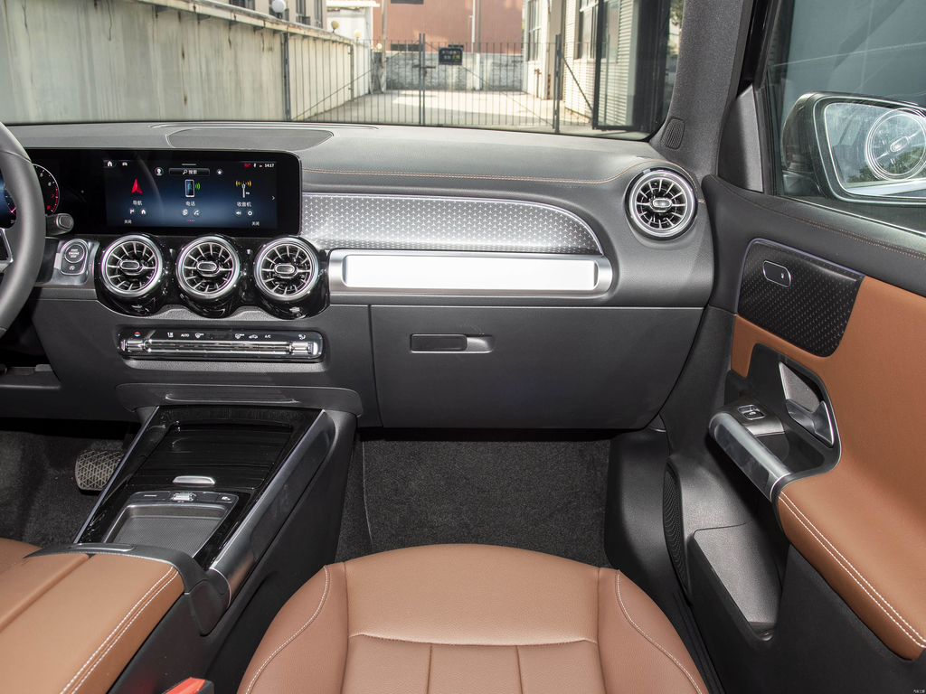 Mercedes-Benz GLB 200 2026 Dynamic