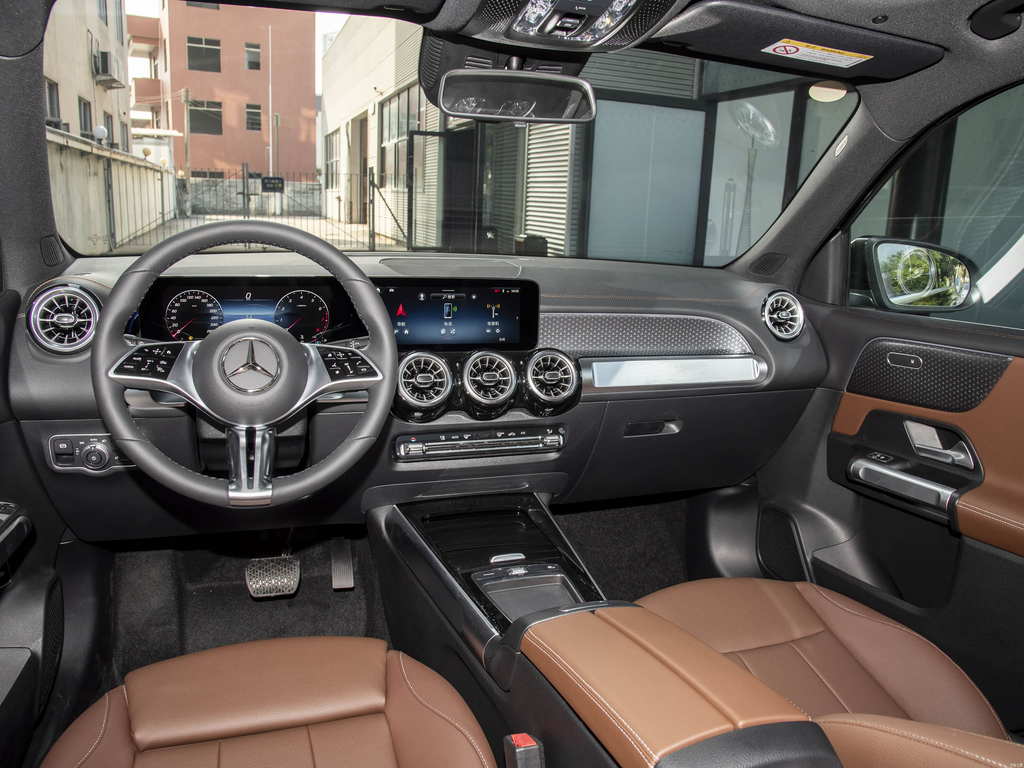 Mercedes-Benz GLB 200 2026 Dynamic
