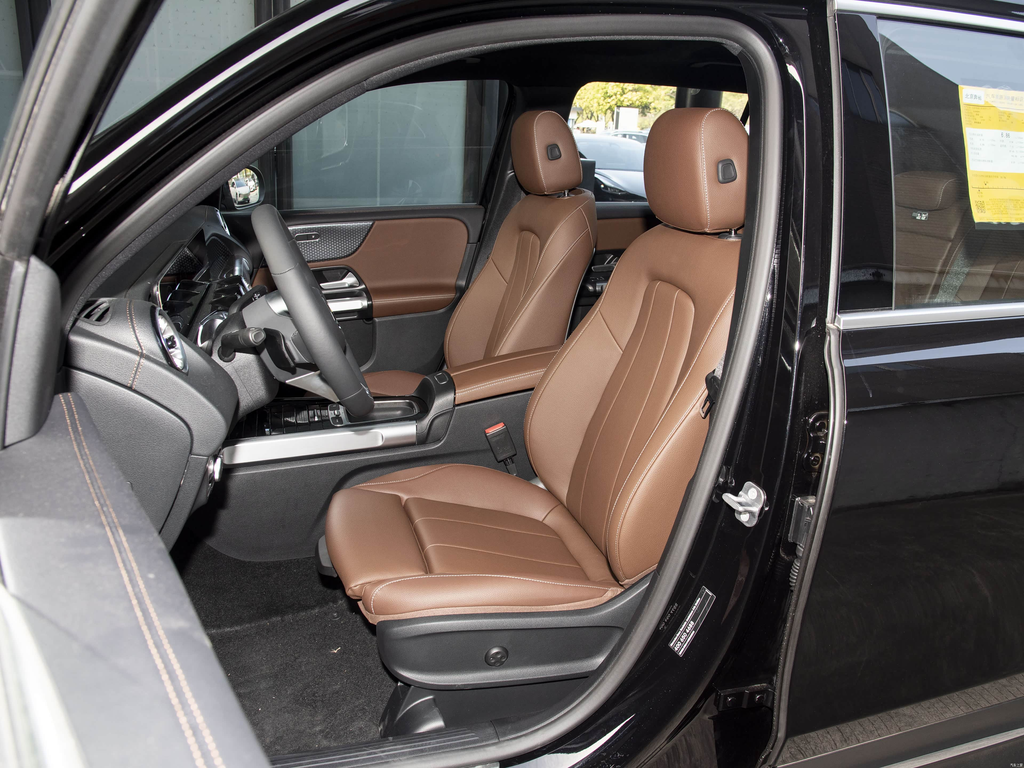 Mercedes-Benz GLB 200 2026 Dynamic