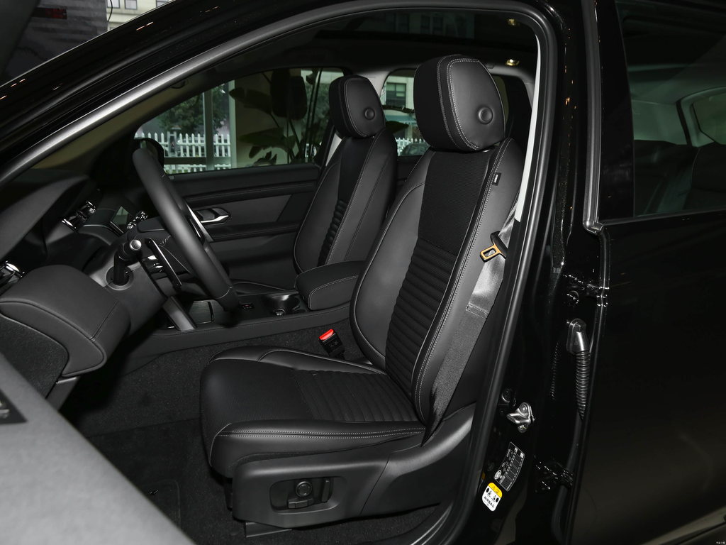 Land Rover Discovery Sport 2025 249PS Performance Tech
