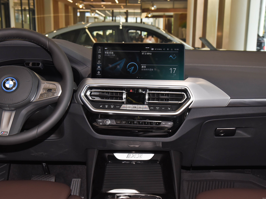 BMW iX3 2024 Leading Edition