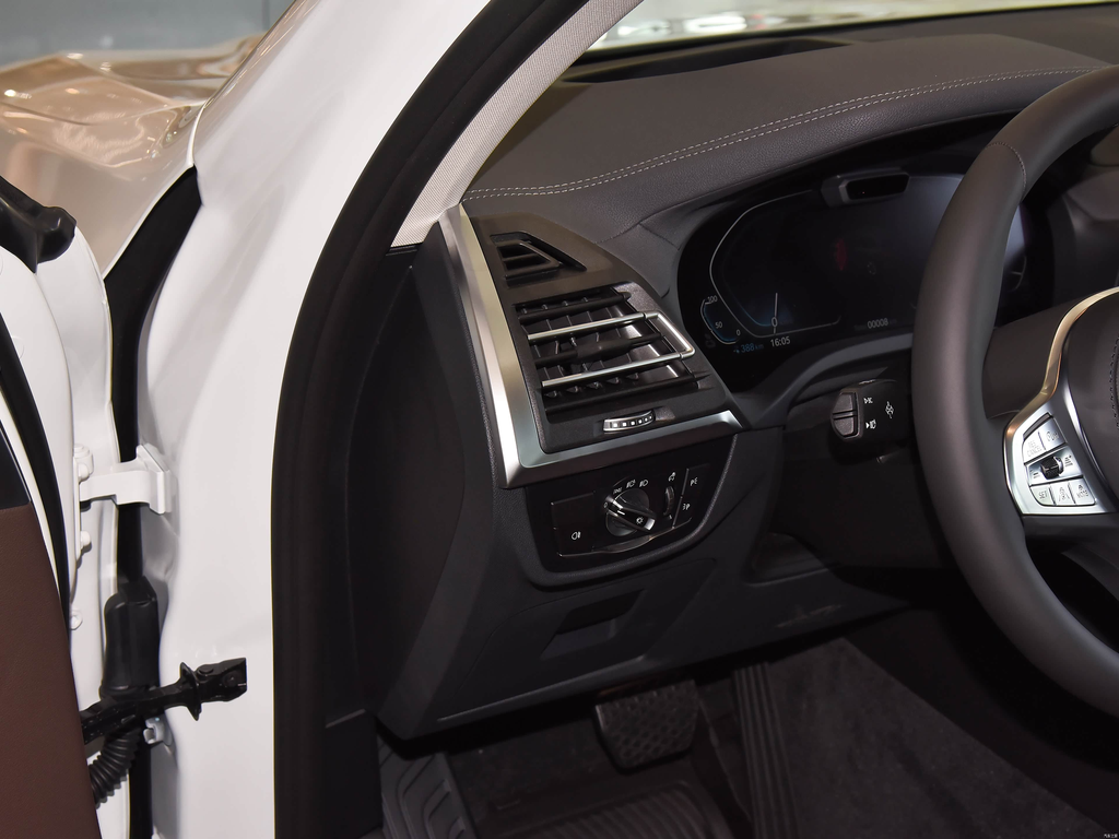BMW iX3 2024 Leading Edition