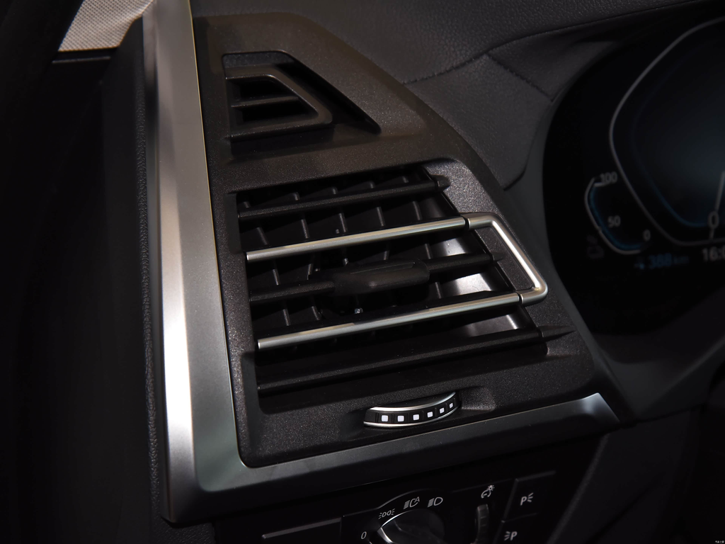 BMW iX3 2024 Leading Edition