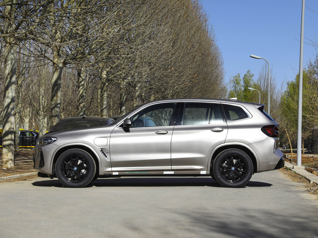 BMW iX3 2024 Leading Edition