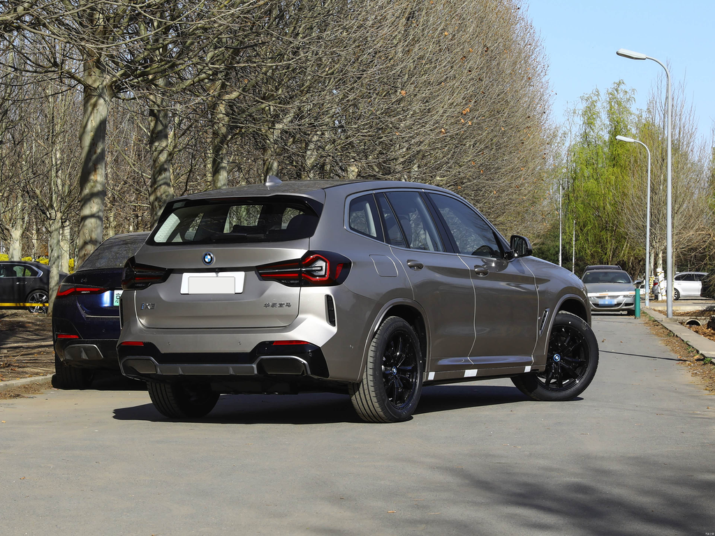 BMW iX3 2024 Leading Edition