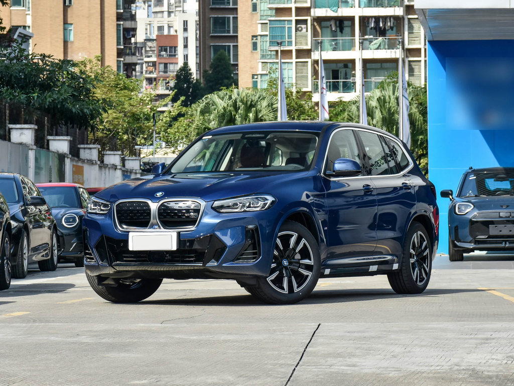 BMW iX3 2024 Leading Edition