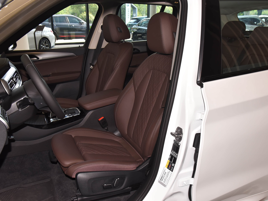BMW iX3 2024 Leading Edition