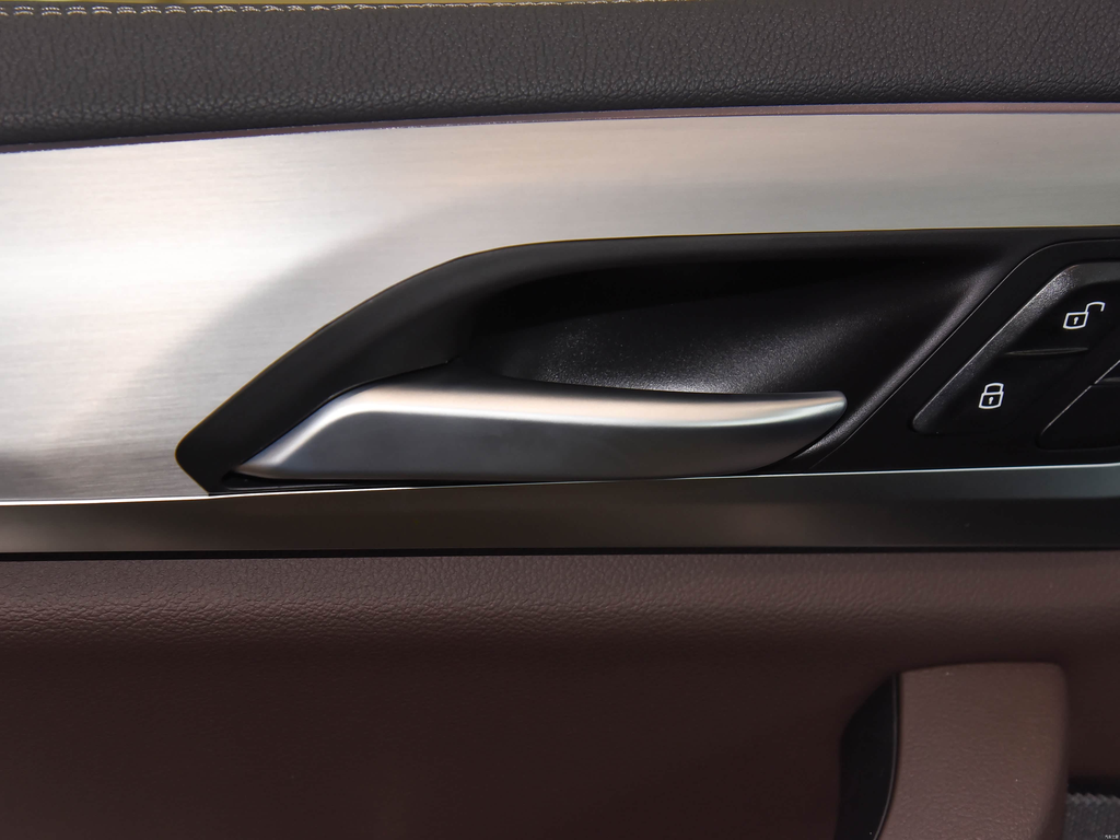 BMW iX3 2024 Leading Edition