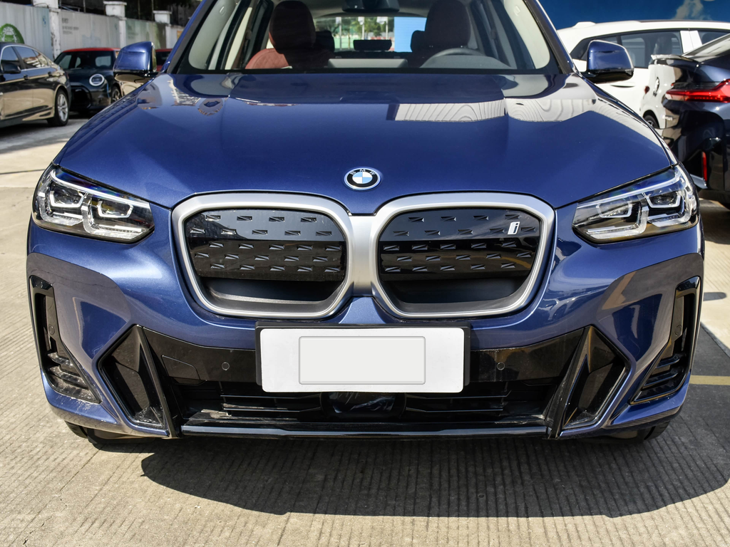 BMW iX3 2024 Leading Edition