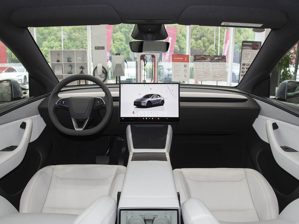 Tesla Model Y 2026 RWD
