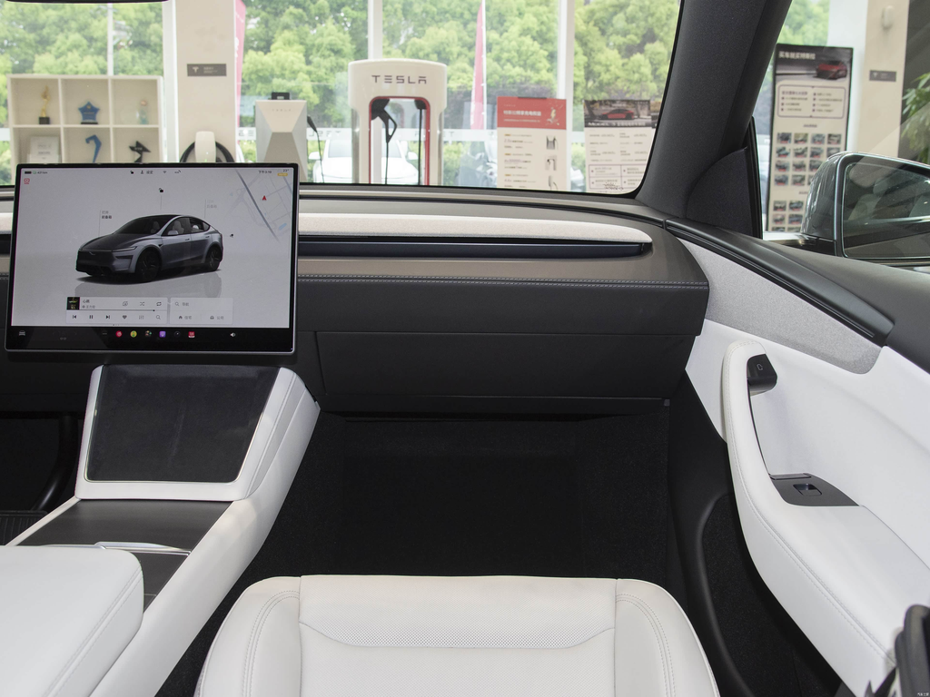 Tesla Model Y 2026 RWD