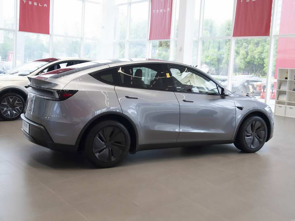 Tesla Model Y 2026 RWD
