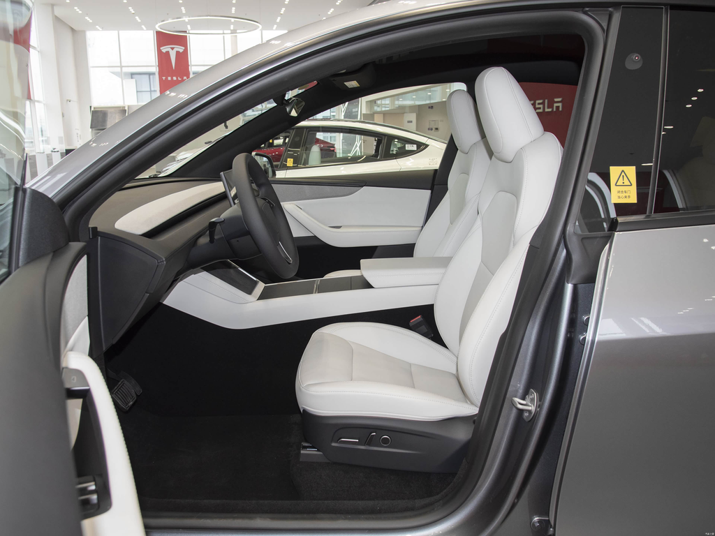 Tesla Model Y 2026 RWD