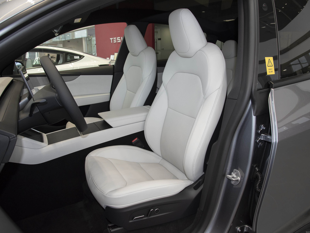 Tesla Model Y 2026 RWD