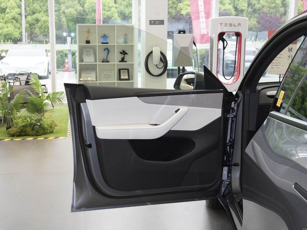 Tesla Model Y 2026 RWD