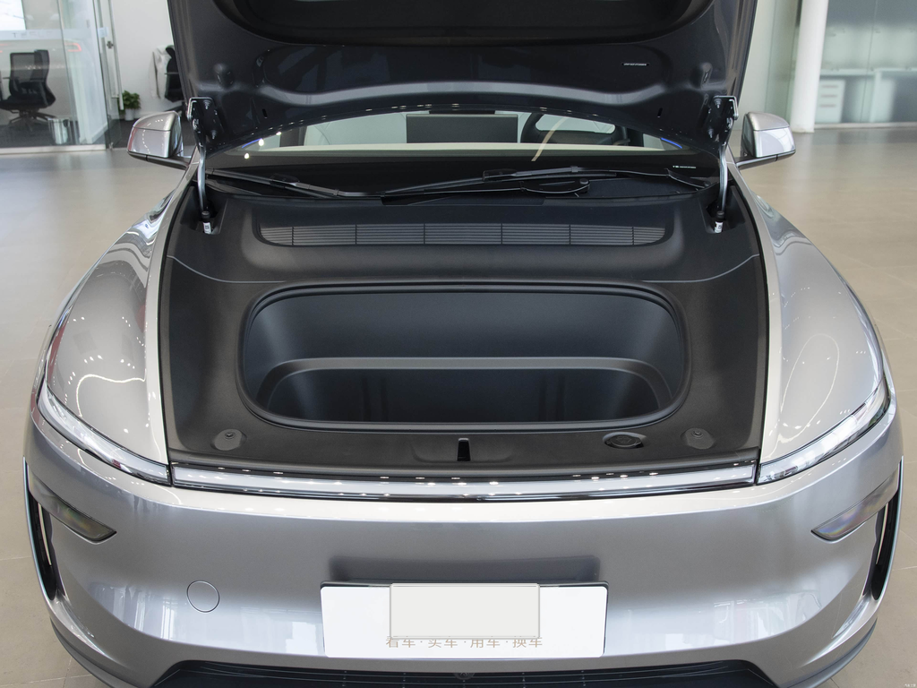 Tesla Model Y 2026 RWD