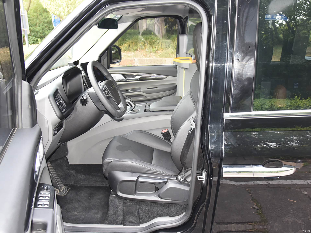 LEVC TX 2023 TX5 REEV Travel Edition