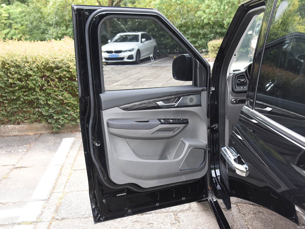 LEVC TX 2023 TX5 REEV Travel Edition