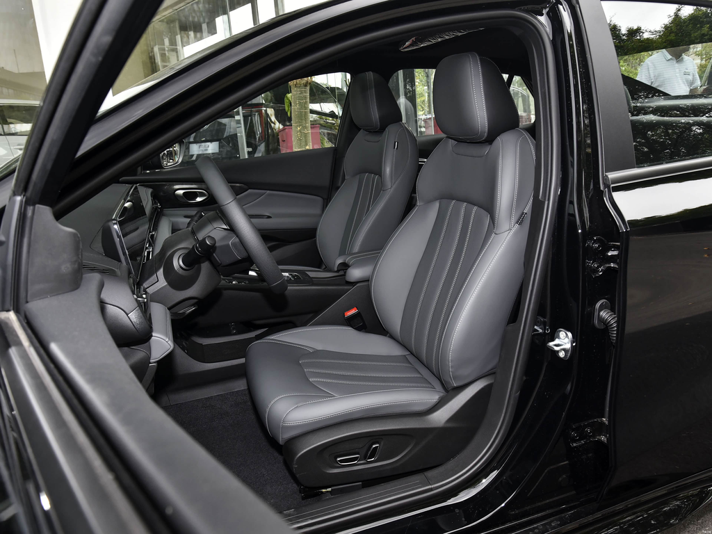GAC Trumpchi Empow 2025 270T DCT R-Style Edition