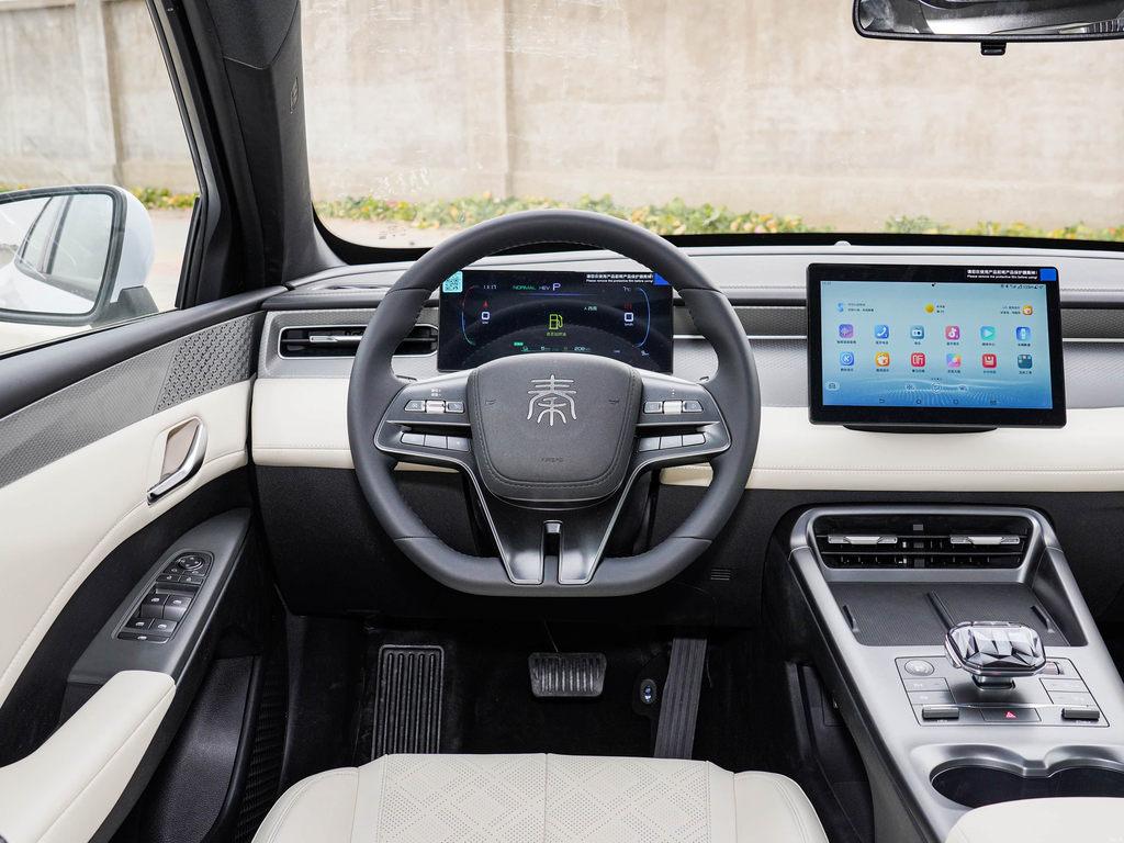BYD Qin PLUS DM-i 2025 Smart Drive 55KM Leading