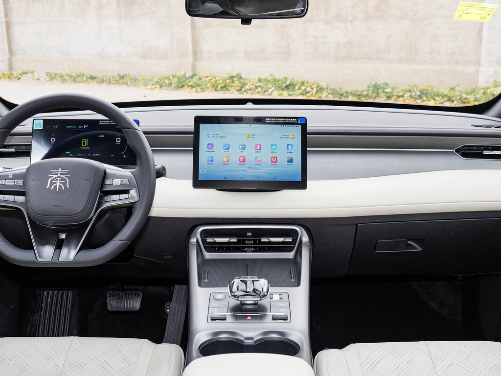 BYD Qin PLUS DM-i 2025 Smart Drive 55KM Leading