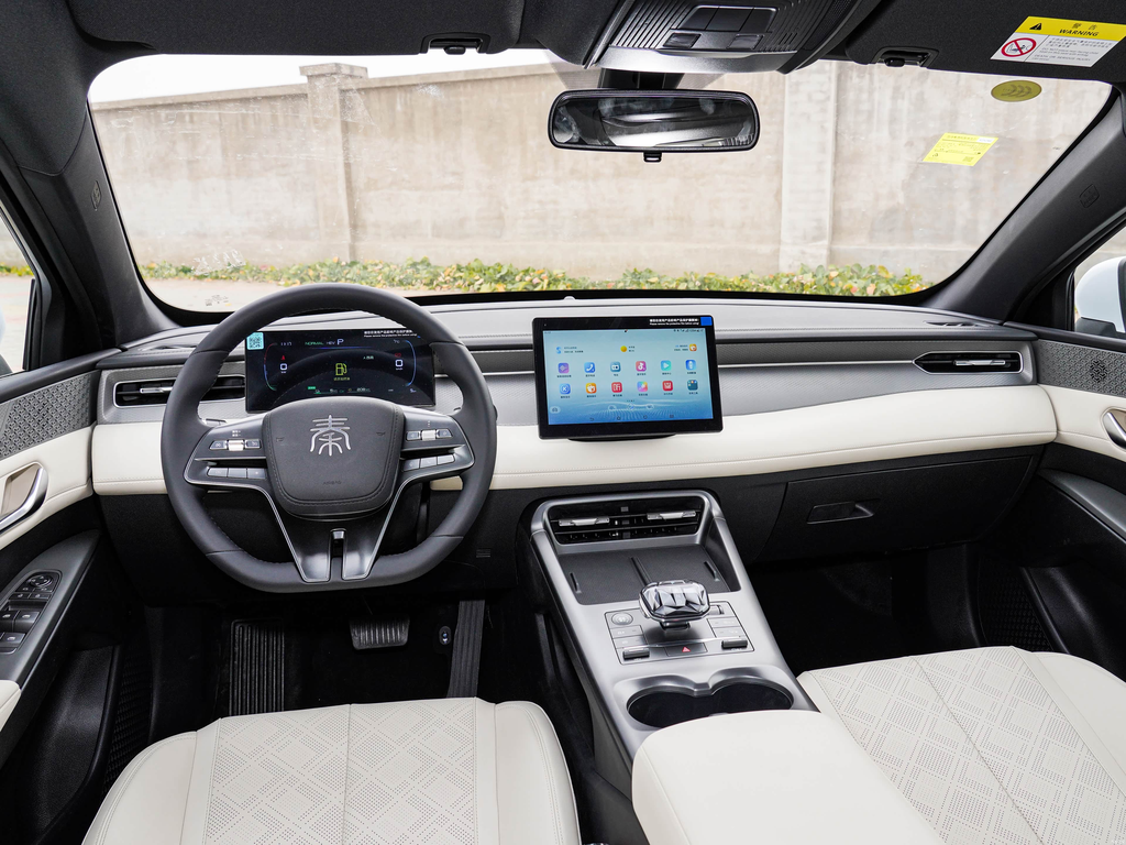 BYD Qin PLUS DM-i 2025 Smart Drive 55KM Leading