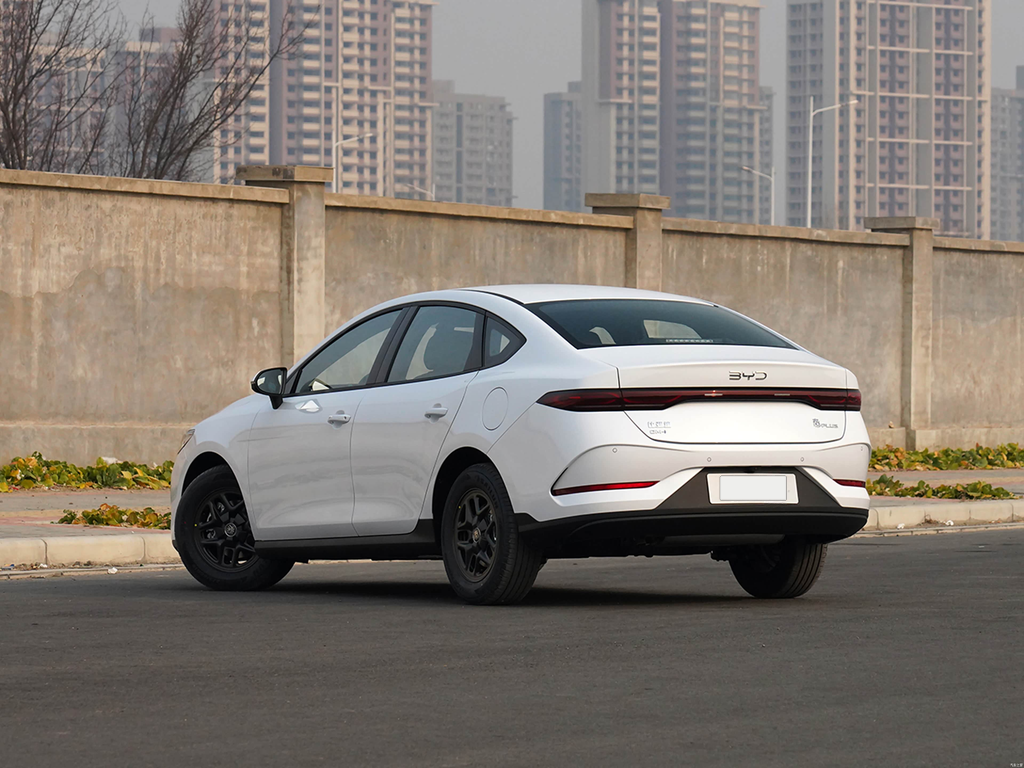 BYD Qin PLUS DM-i 2025 Smart Drive 55KM Leading