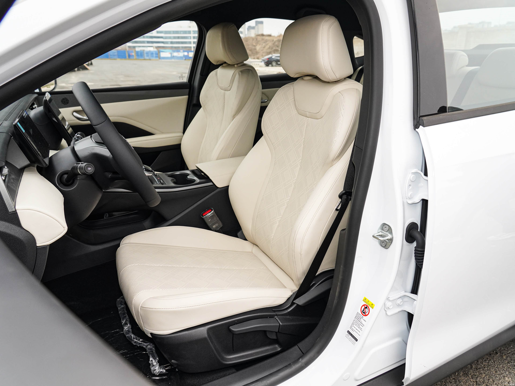 BYD Qin PLUS DM-i 2025 Smart Drive 55KM Leading