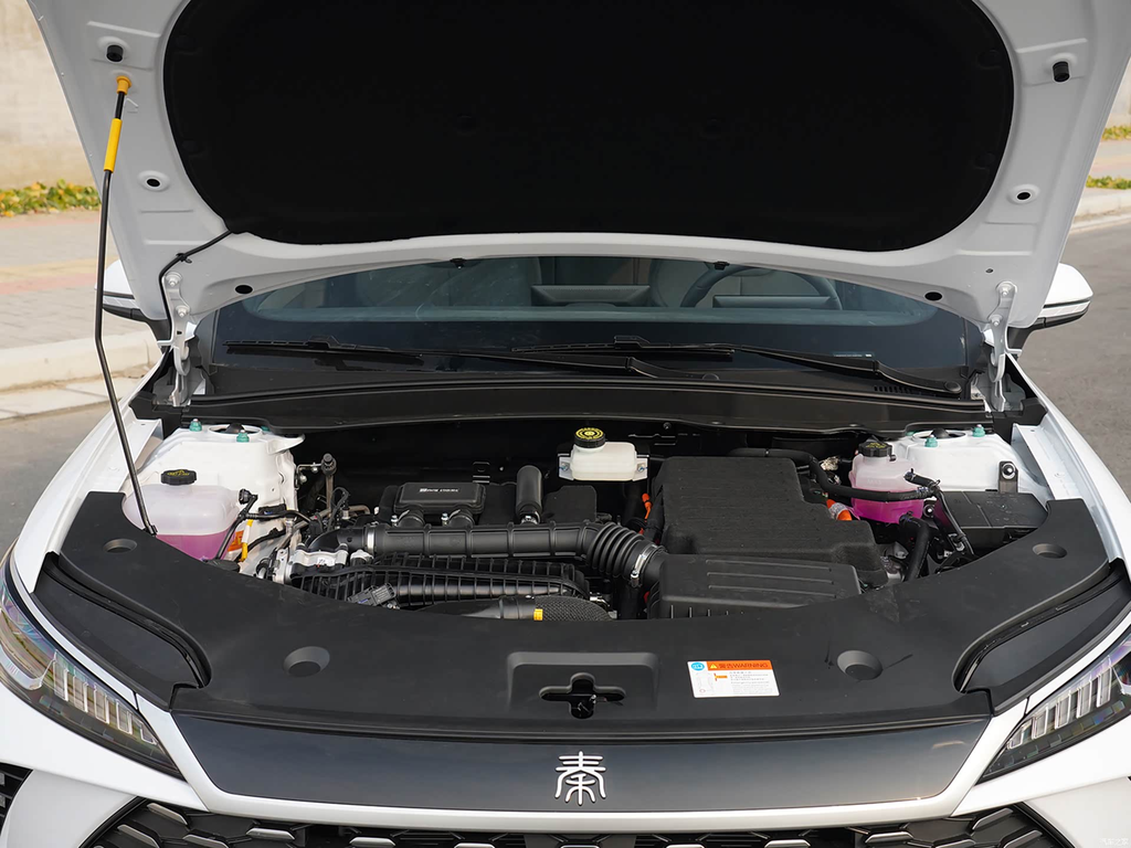 BYD Qin PLUS DM-i 2025 Smart Drive 55KM Leading
