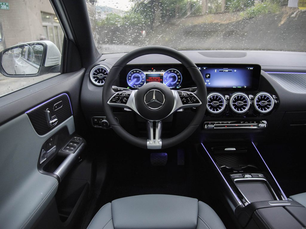 Mercedes-Benz EQA 260 2025