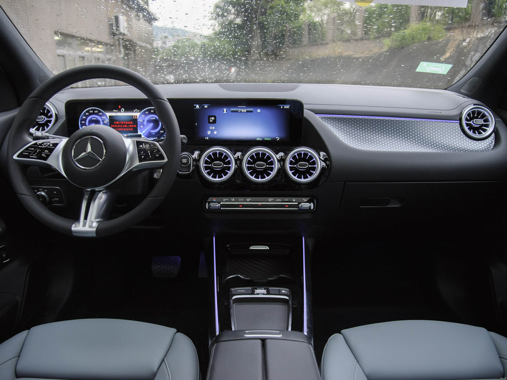 Mercedes-Benz EQA 260 2025