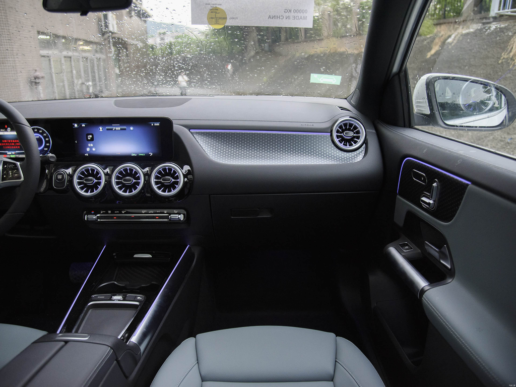 Mercedes-Benz EQA 260 2025