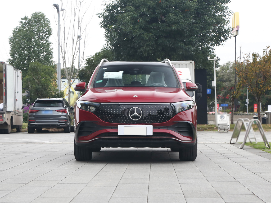 Mercedes-Benz EQB 260 2025