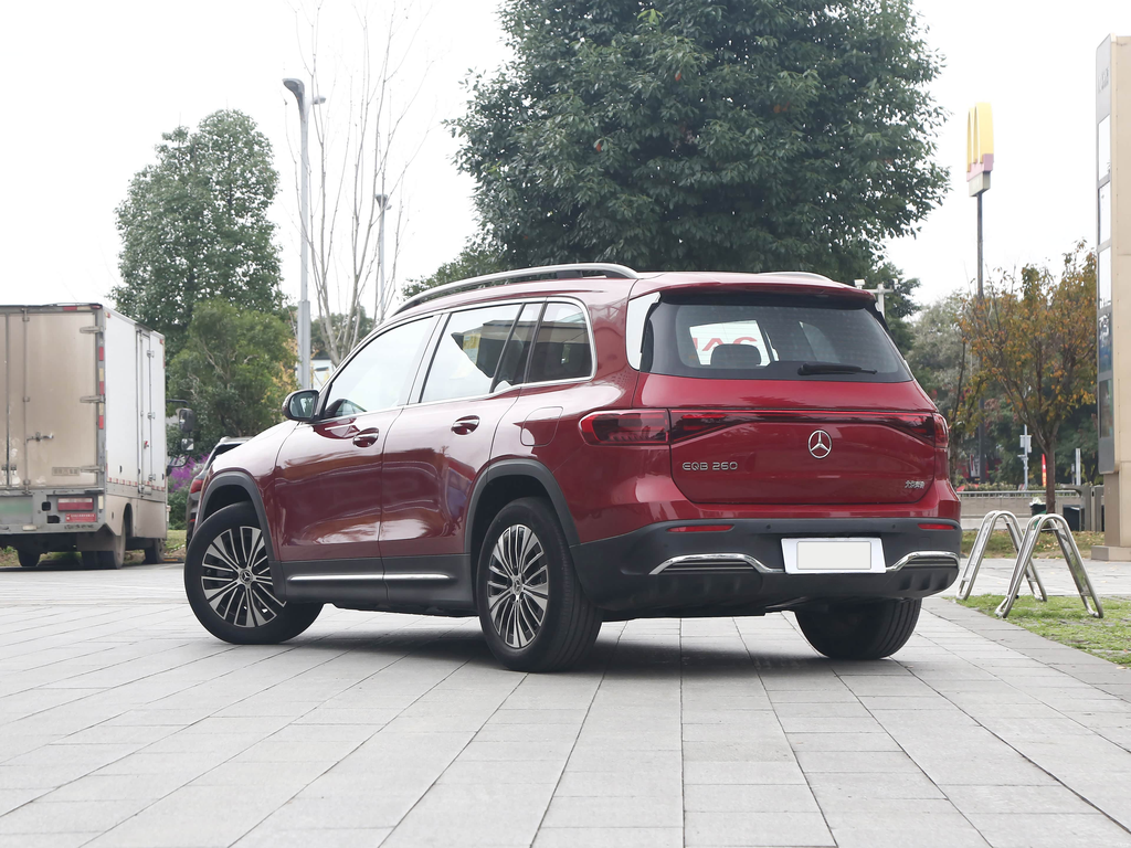 Mercedes-Benz EQB 260 2025