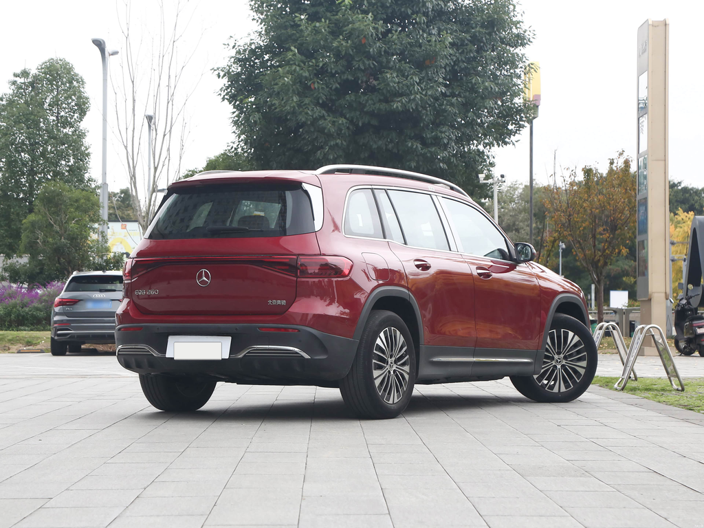 Mercedes-Benz EQB 260 2025