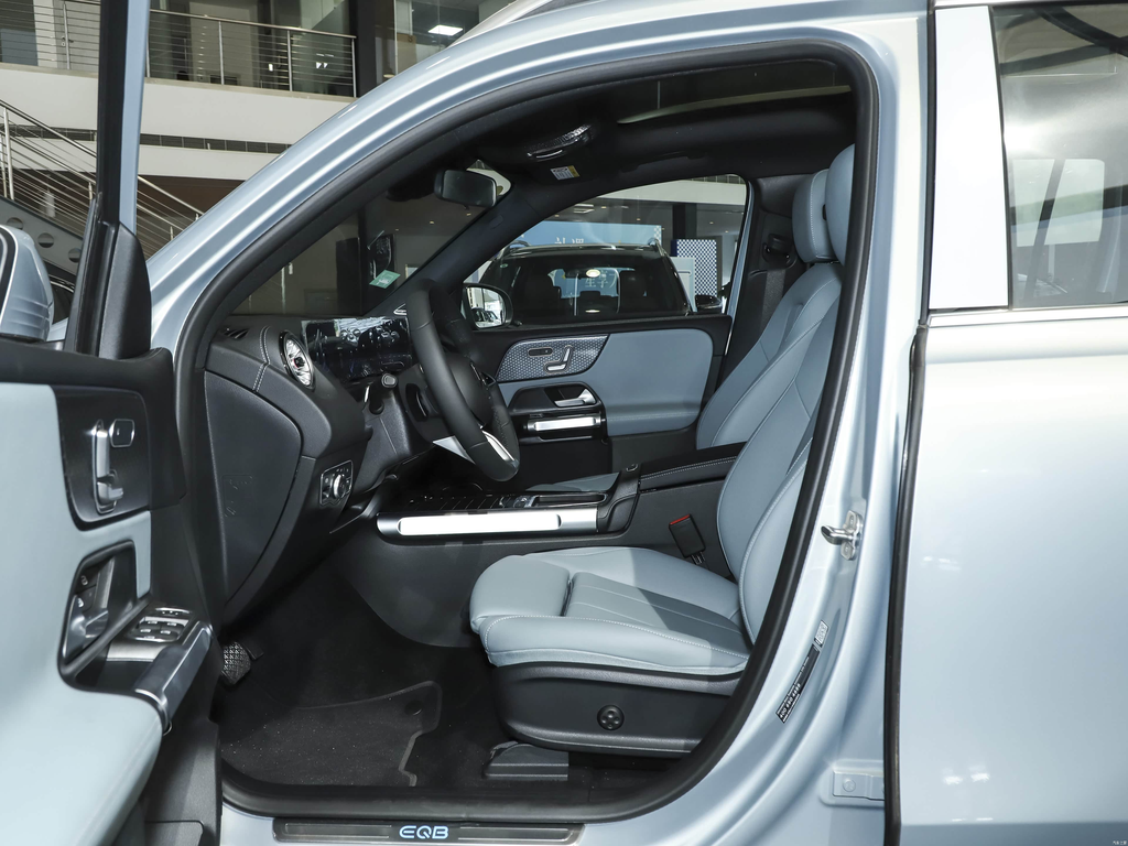 Mercedes-Benz EQB 260 2025