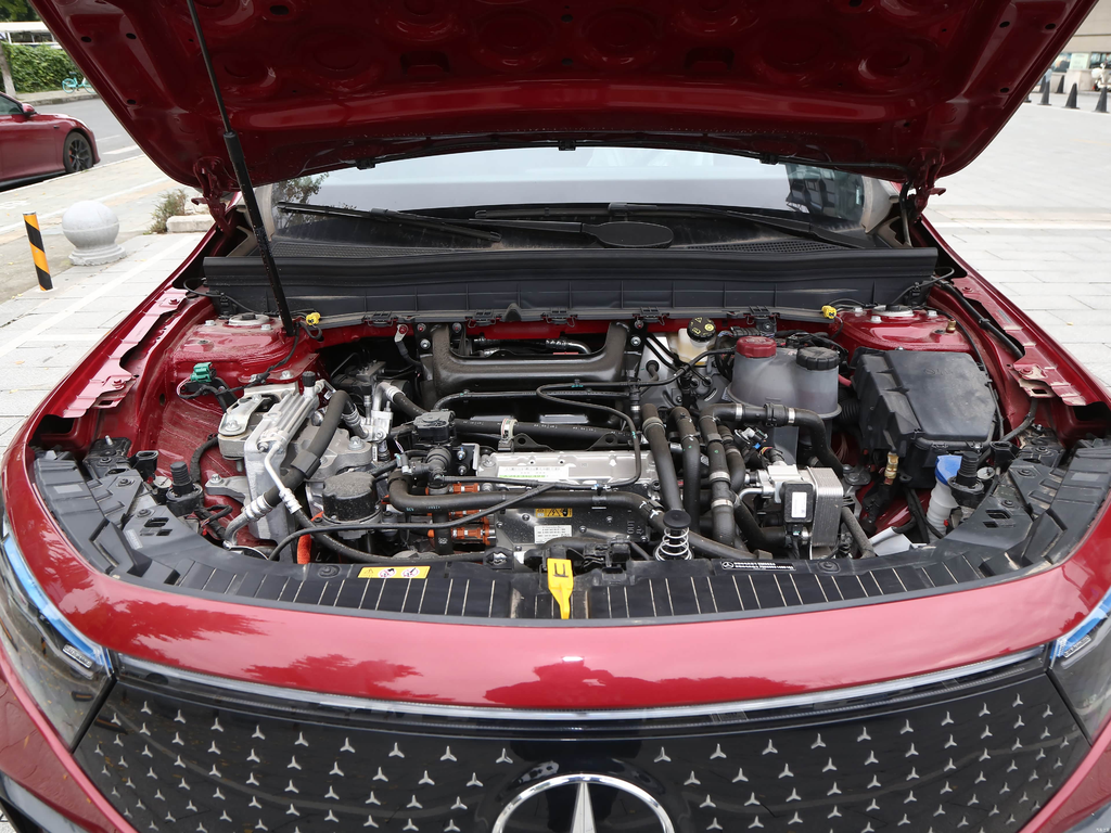 Mercedes-Benz EQB 260 2025