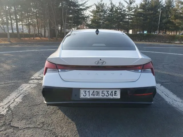 Hyundai Avante 2024 1.6 Modern